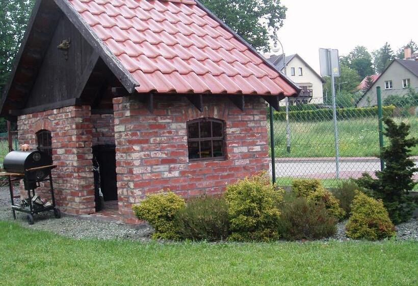 پانسیون Willa Axla Z Werandą Ogrodem I Parkingiem
