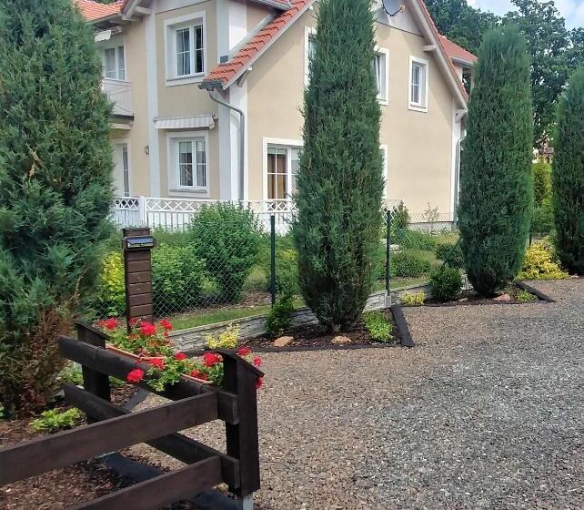 پانسیون Willa Axla Z Werandą Ogrodem I Parkingiem