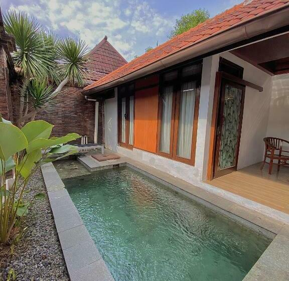 Chrome Hotel & Resort Solo