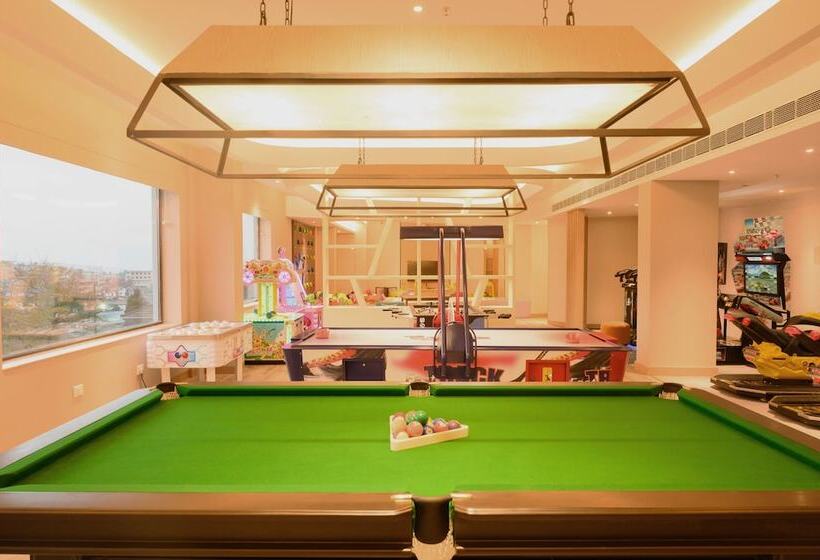 فندق Courtyard By Marriott Shillong