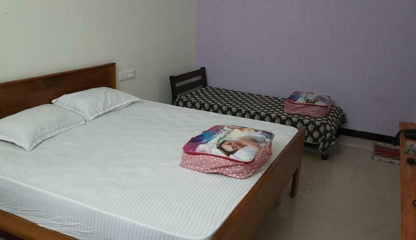 פנסיון Teja Residency
