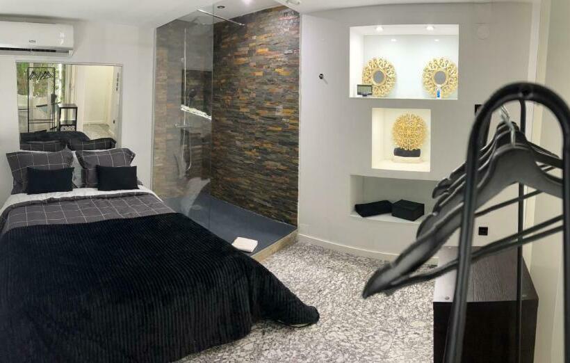 هاستل Modern Room With Indoor Shower Near The River   Quarto Moderno Com Duche Interior Próximo Da Ribeira