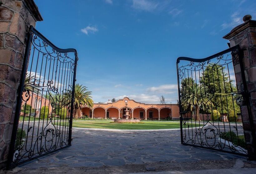 هتل Hacienda La Cieneguita