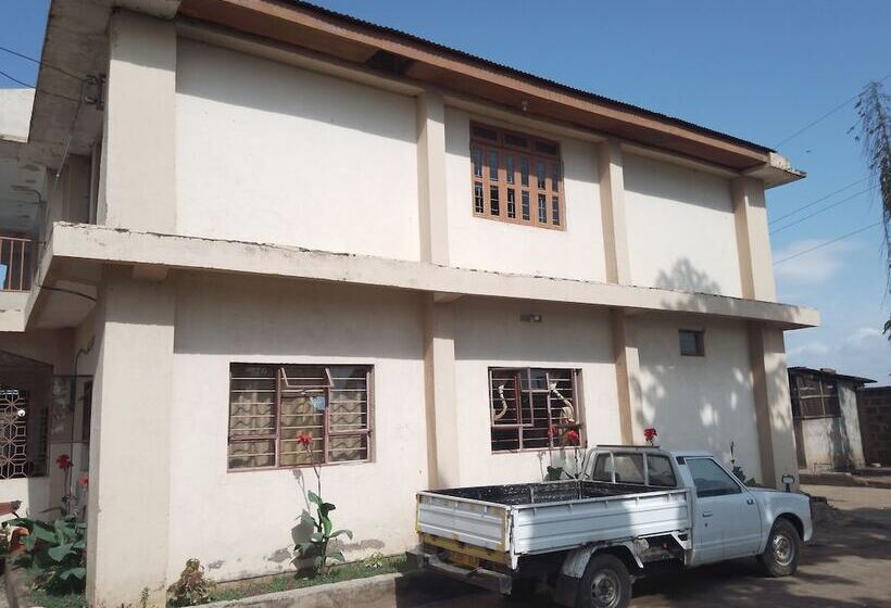 هتل Kinyaiya S Farm Lodge