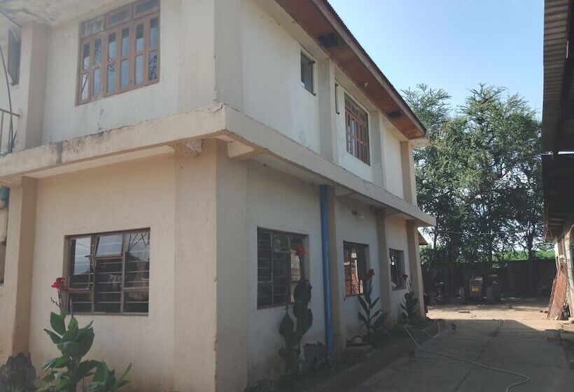 هتل Kinyaiya S Farm Lodge