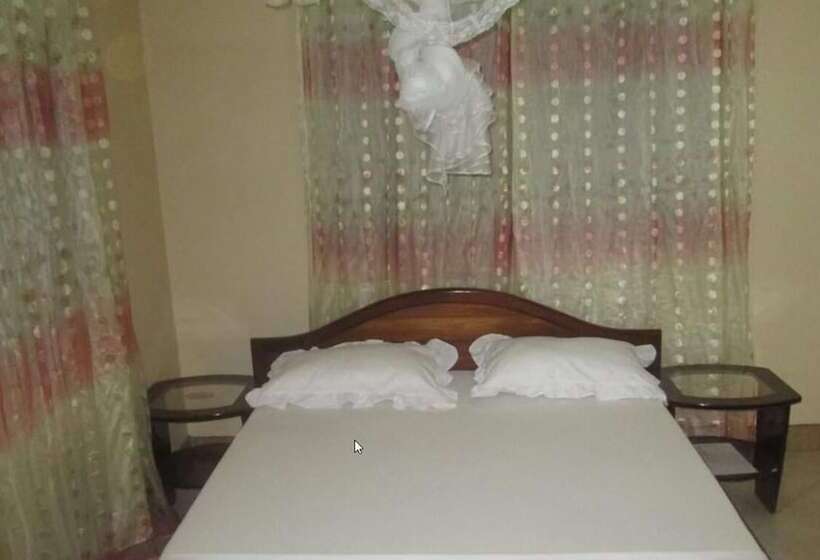 هتل Kinyaiya S Farm Lodge