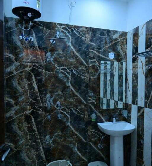 호텔 Royale Suites