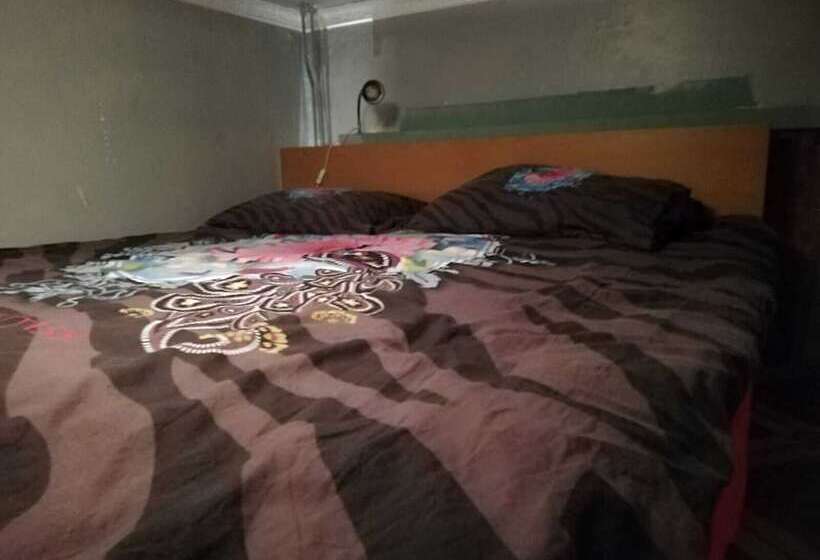 פנסיון Room In Guest Room   Lockable Room Center