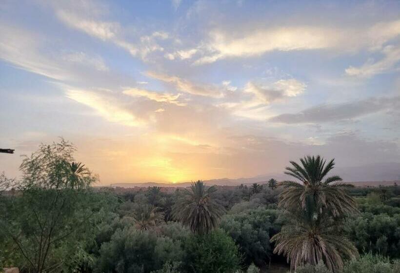 تختخواب و صبحانه Chantal S Retreat