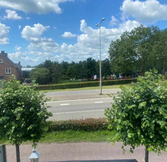 تختخواب و صبحانه De Bloesem