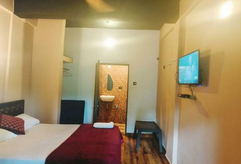 Отель Beach Deluxe Guesthouse Carolina S