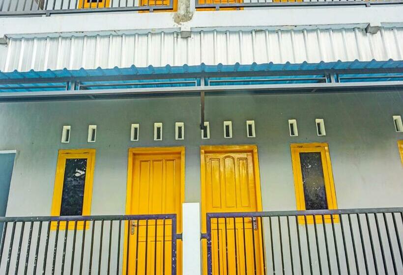 ホテル Spot On 92168 Kost Pak Suyatno Syariah