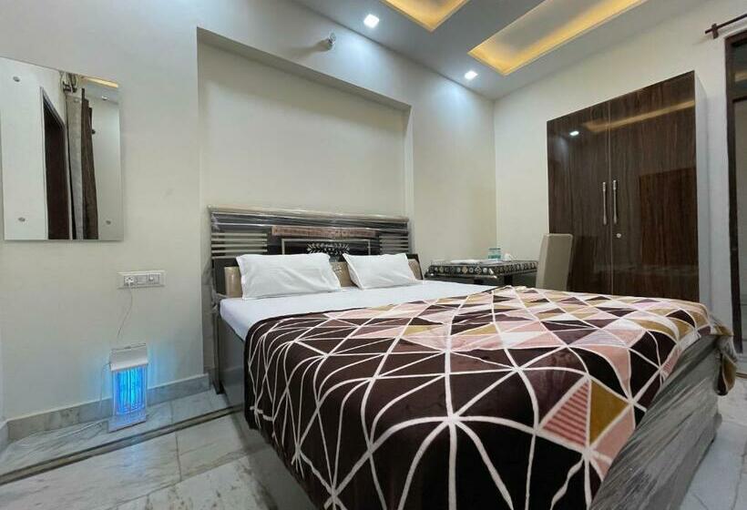 펜션 Homestay Comforts 500m From Amritsar Airport