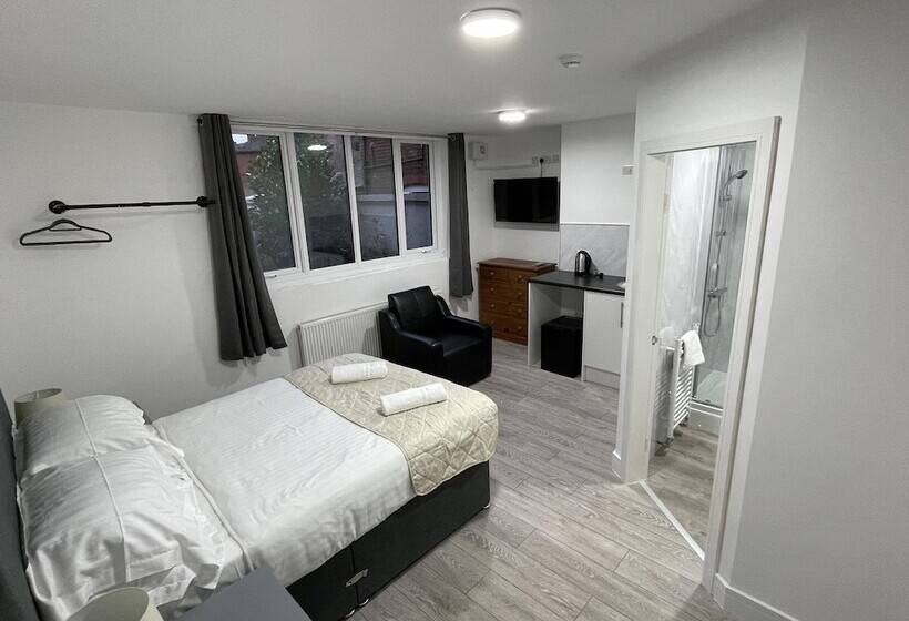 بنسيون Isuites