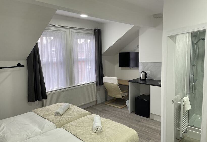 بنسيون Isuites