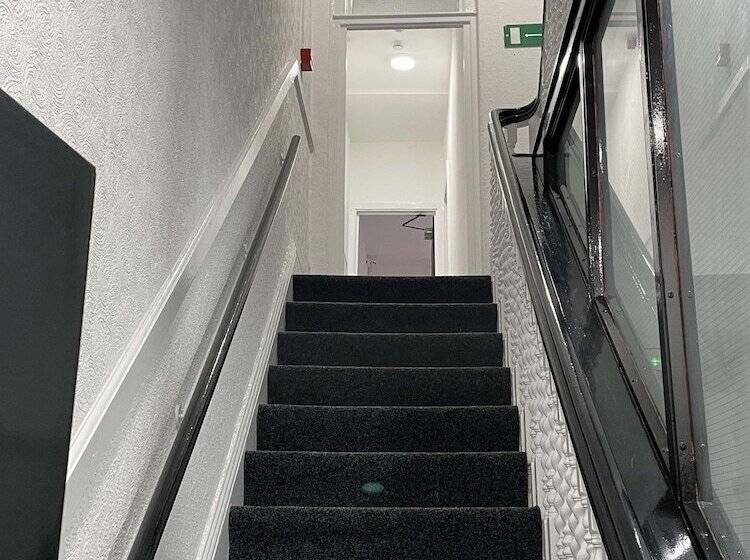 بنسيون Isuites