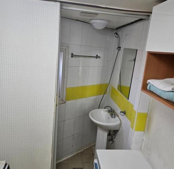 הוסטל Hub House Livingtel