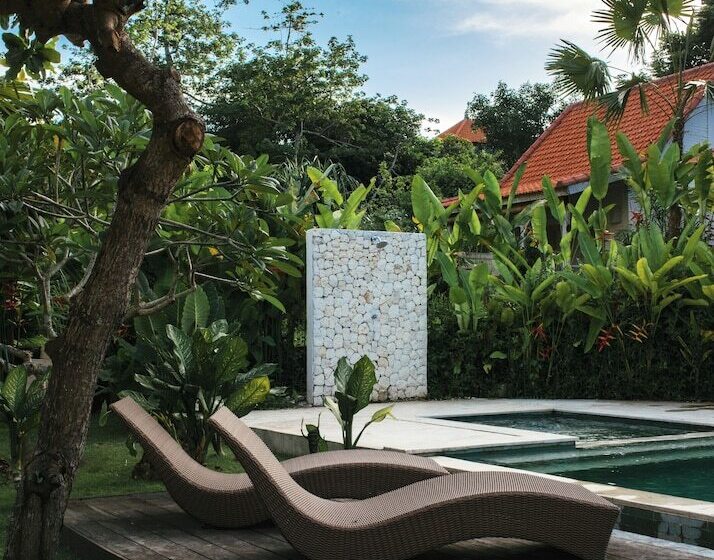 هتل Tamuku Padang Padang, Cari Surf Camp
