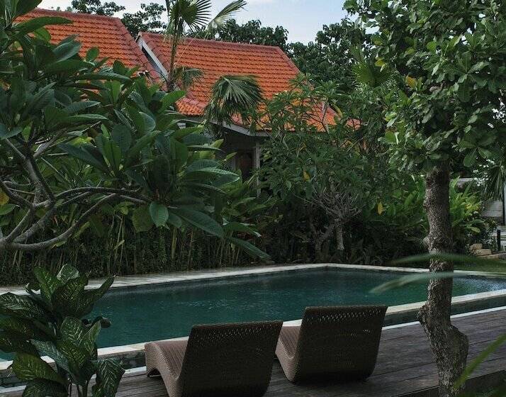 هتل Tamuku Padang Padang, Cari Surf Camp