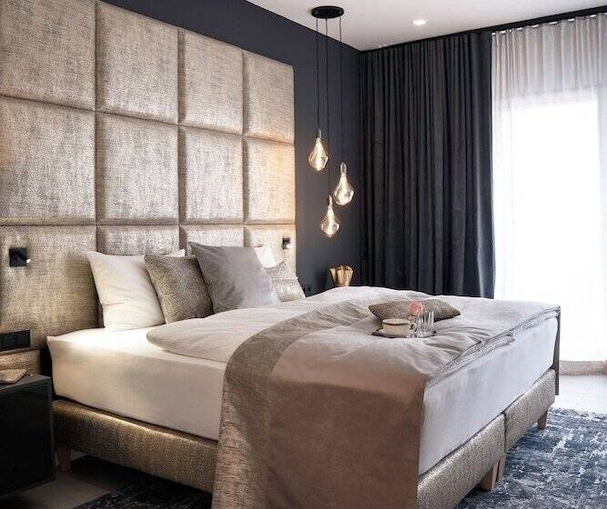 هتل The Newsha Signature Home