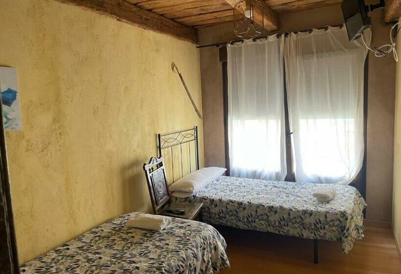 פנסיון Hostal Sahagun