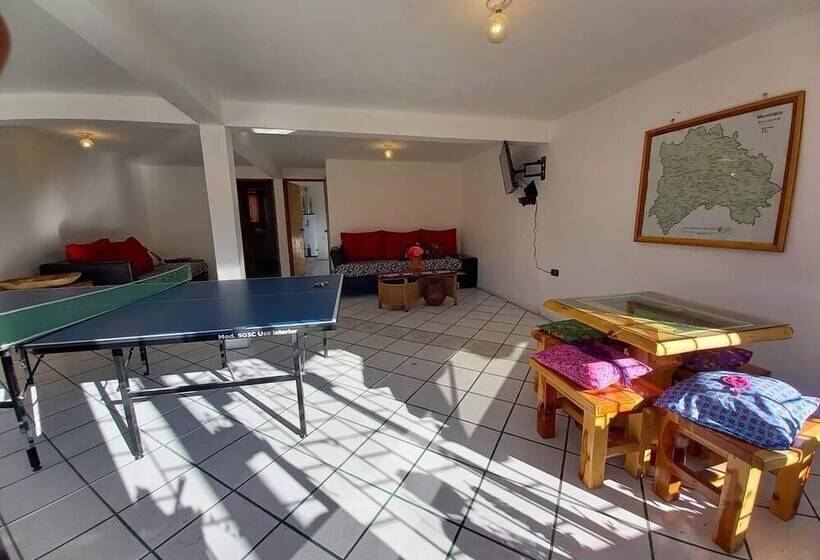 پانسیون Hostal Pata De Perro Hostel
