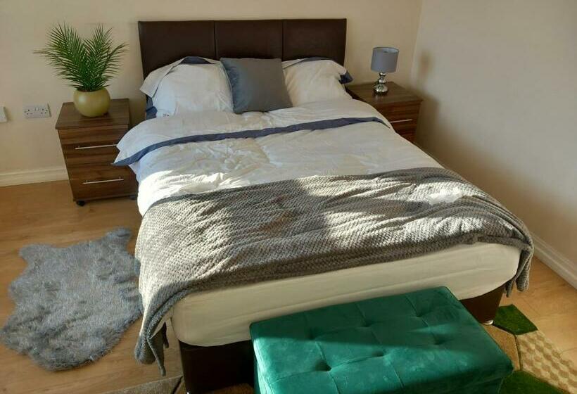 پانسیون Lovely Shared 3 Bed Home Near The Thames