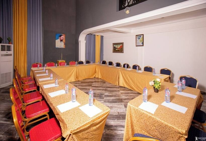 پانسیون Richjoy Lodge