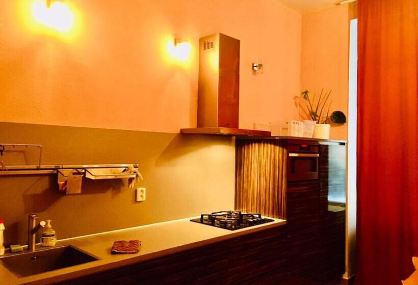 Room In Praha 2 Square
