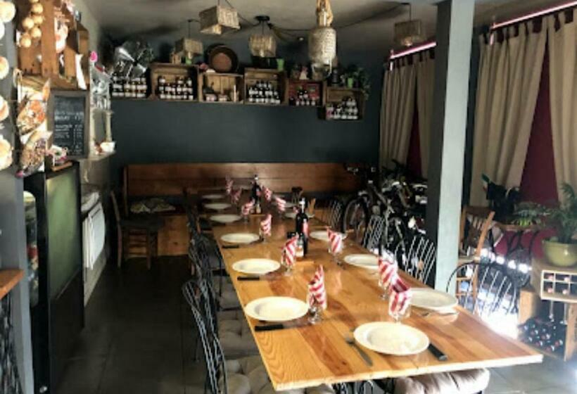 هاستل La Vita E Bella