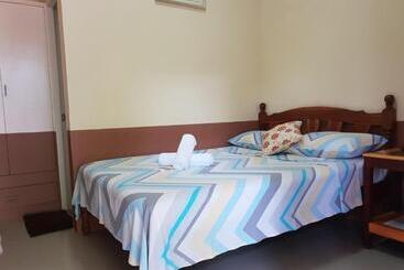 تختخواب و صبحانه Diakopes Inn