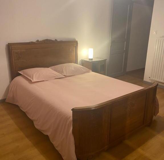 تختخواب و صبحانه La Chambre D Angèle