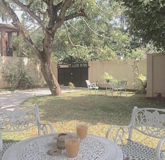تختخواب و صبحانه Mango Tree House