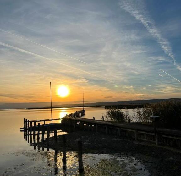 ベッドアンドブレックファースト Mediterranean Lake Escape House