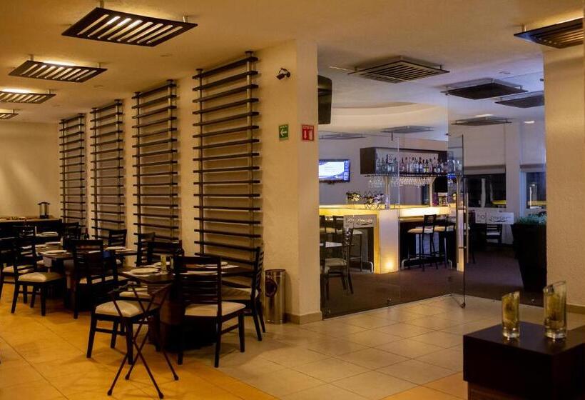 هتل Aeropuerto Morelia