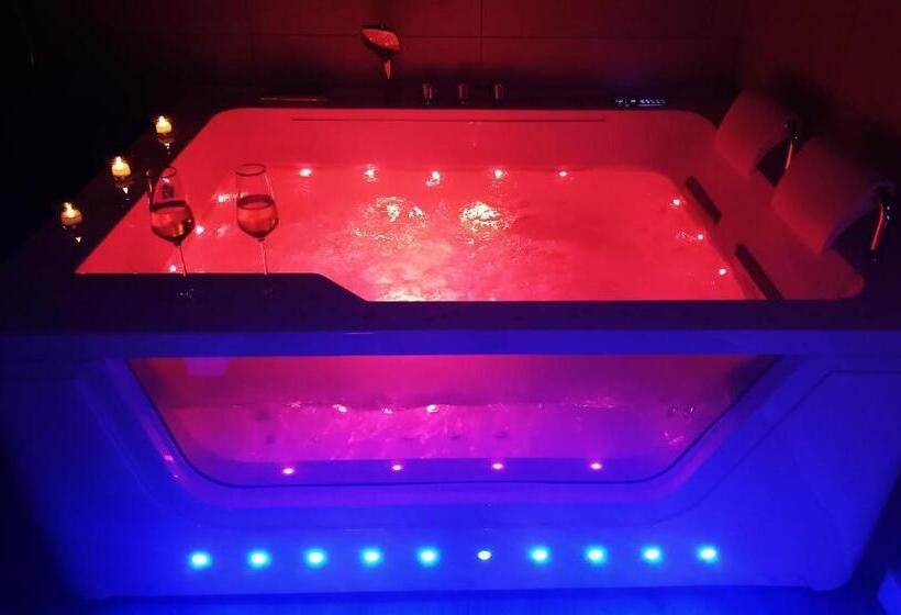 ホテル La Passionnante Gîte Avec Spa Privatif