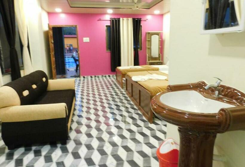 בית מלון כפרי Rajgad Resort