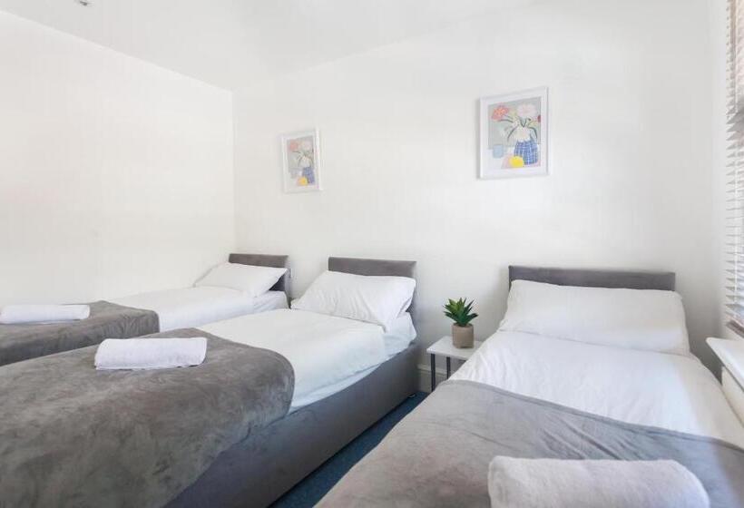 ペンション Studio9 Rooms Next To Emirates Stadium Budget Rooms With Shared Bathroom