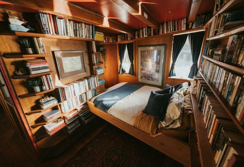 צימר Floating Hotel   Innchanter
