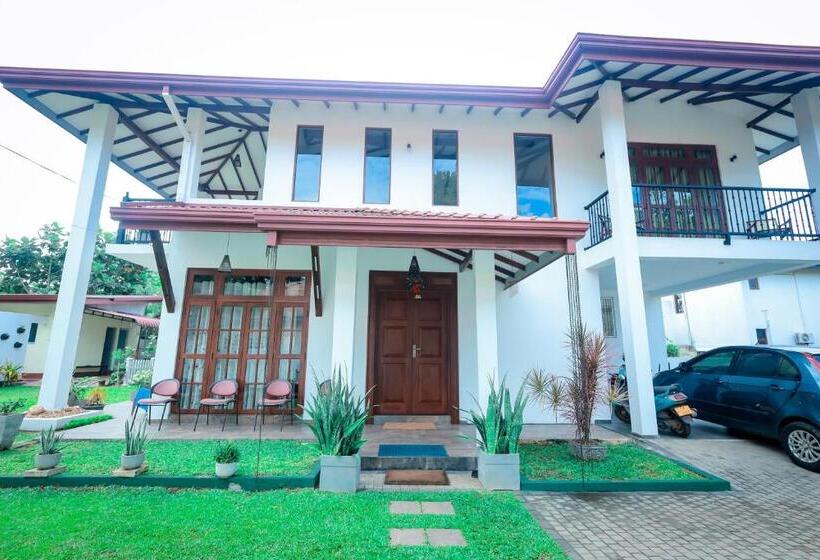 تختخواب و صبحانه Howick Residence
