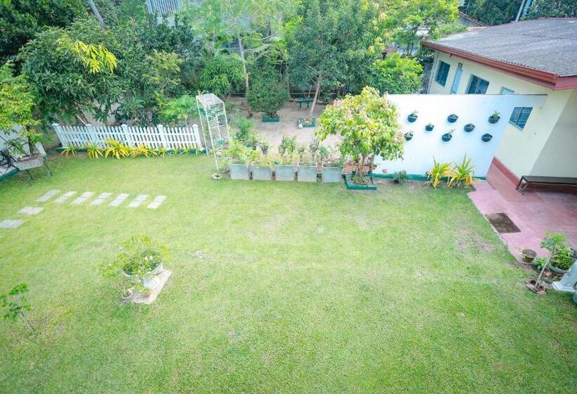 تختخواب و صبحانه Howick Residence