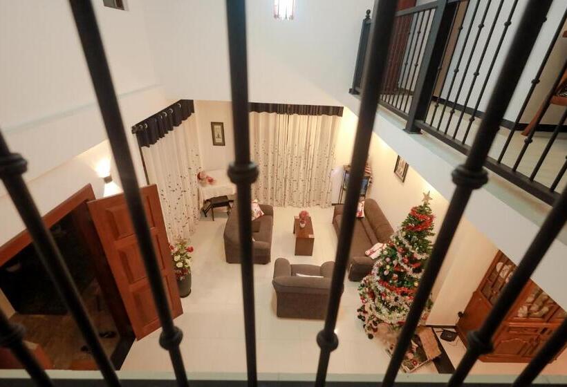 تختخواب و صبحانه Howick Residence