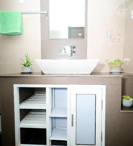 تختخواب و صبحانه Howick Residence