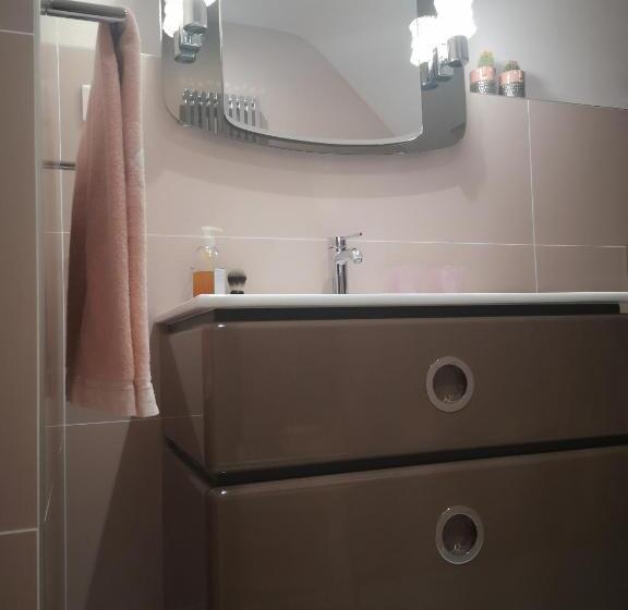تختخواب و صبحانه Maison Et Florescence