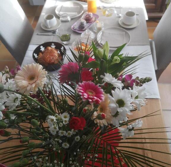 تختخواب و صبحانه Maison Et Florescence