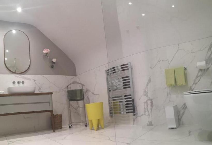 تختخواب و صبحانه Maison Et Florescence