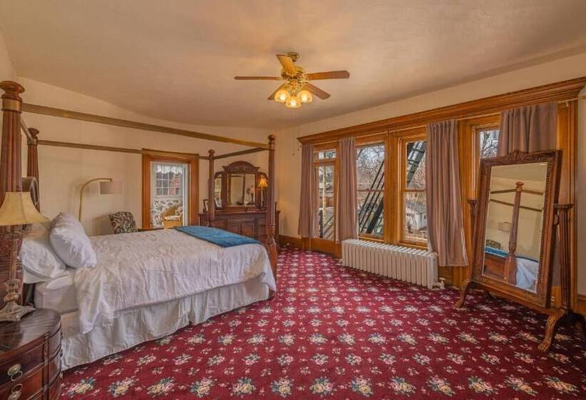 تختخواب و صبحانه Orman Mansion   Pueblo S Most Luxurious Stay!