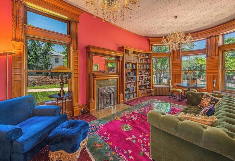 تختخواب و صبحانه Orman Mansion   Pueblo S Most Luxurious Stay!
