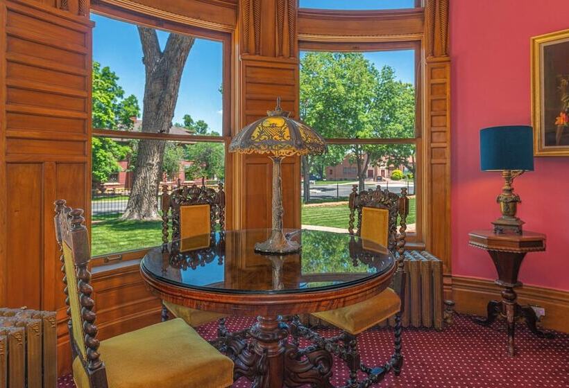 تختخواب و صبحانه Orman Mansion   Pueblo S Most Luxurious Stay!