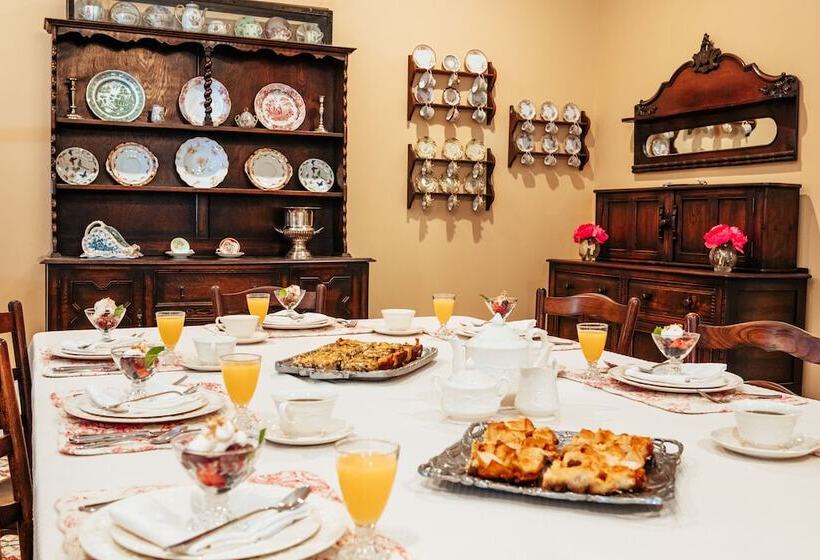 تختخواب و صبحانه The Bird & Butterfly Inn